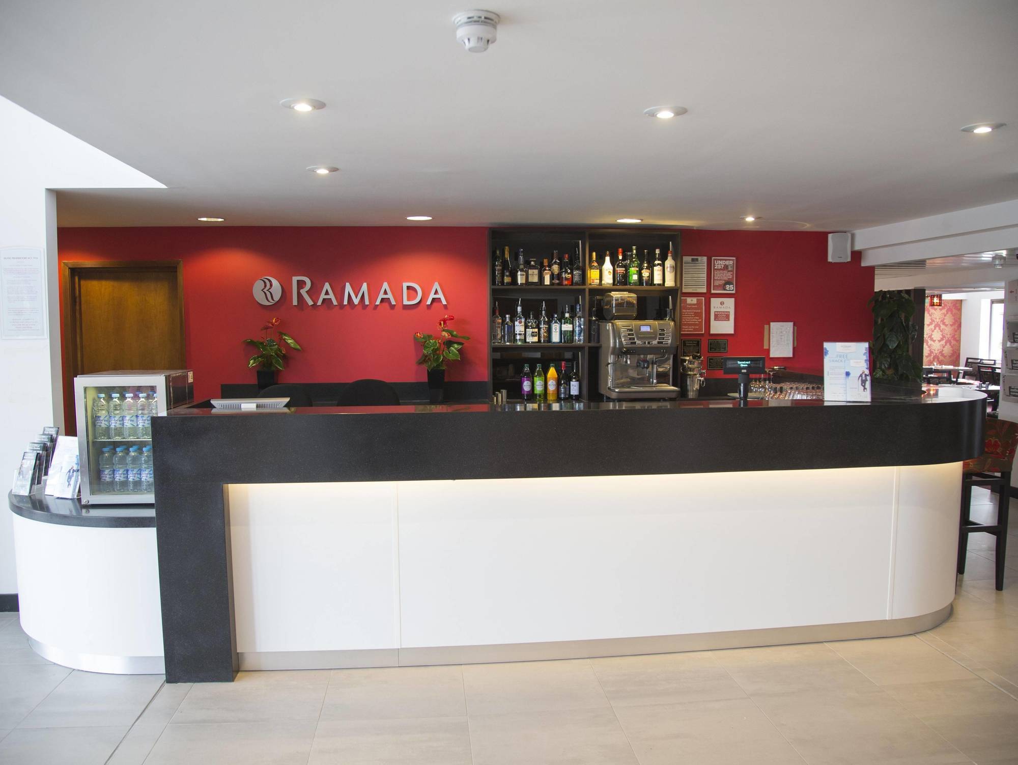 Hotel Ramada Cambridge Fen Drayton Exterior foto